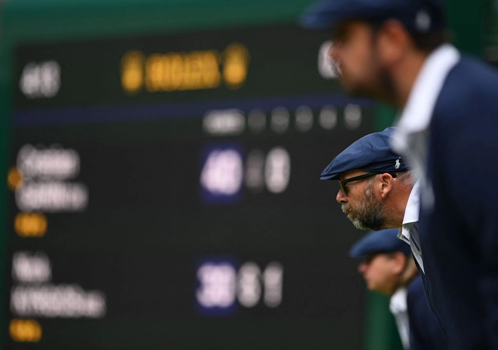 Los jueces de línea durante un partido de cuartos de final en Wimbledon en el All England Tennis Club, el 6 de julio de 2022. Foto 