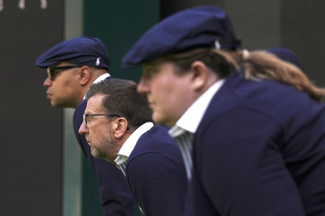 Wimbledon romperá con la tradición y sustituirá a los jueces de línea por un sistema electrónico a partir del próximo año, confirmó el All England Club. Imagen del 5 de julio de 2023. Foto Ap