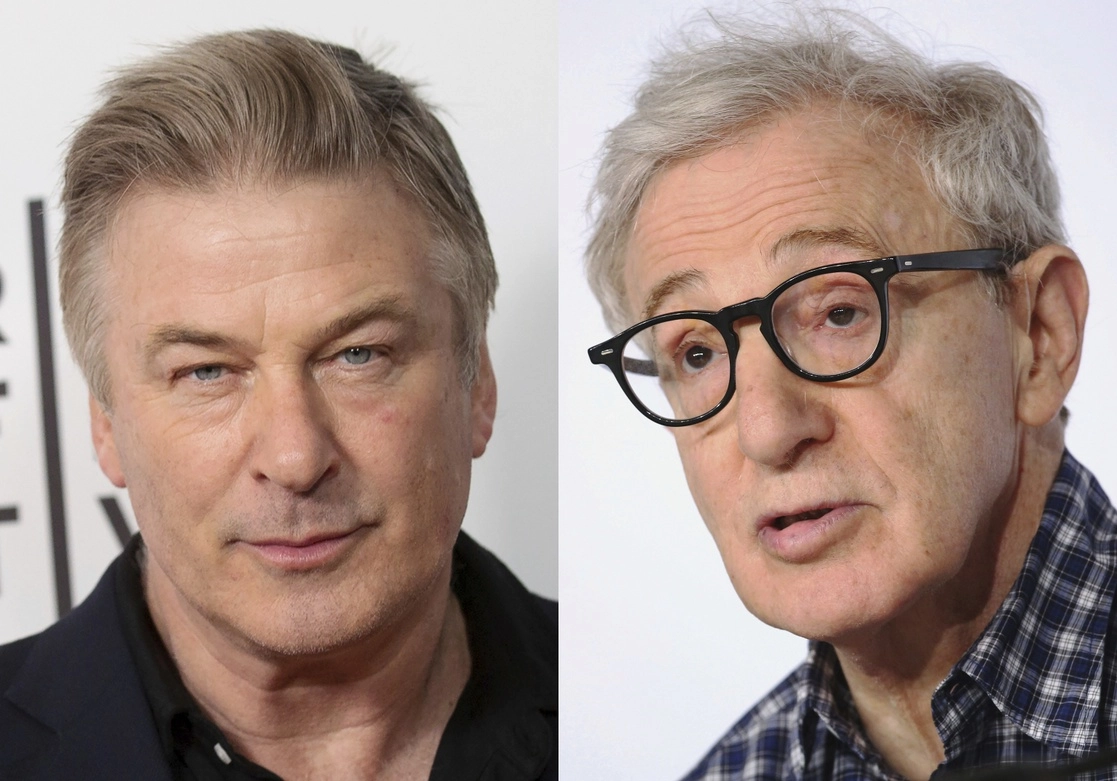 (Izq.) El actor Alec Baldwin asiste a la proyección de ‘Framing John DeLorean’, en el Festival de Cine de Tribeca, en Nueva York, el 30 de abril de 2019. (Der.) El cineasta Woody Allen durante una conferencia de prensa para la cinta ‘Irrational Man’ en el Festival de Cine de Cannes, el 15 de mayo de 2015. Foto Ap