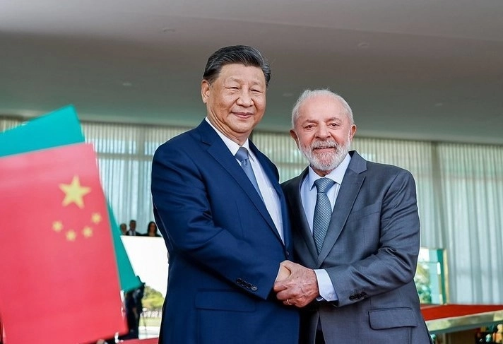 Xi Jinping, presidente de China y su homólogo de Brasil, Luiz Inácio Lula da Silva. Foto Europa Press / Archivo
