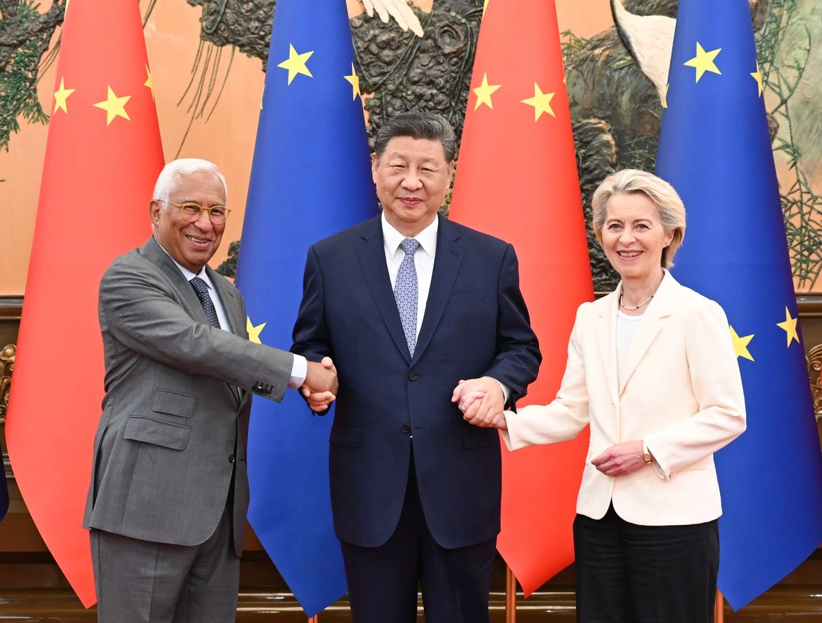 El presidente chino, Xi Jinping, se reúne con el presidente del Consejo Europeo, Antonio Costa, y la presidenta de la Comisión Europea, Ursula von der Leyen. Foto