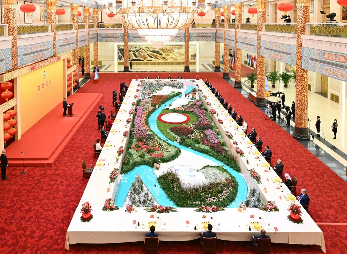 El presidente chino, Xi Jinping, durante un banquete para dar la bienvenida a invitados que asistieron a la ceremonia inaugural de los Juegos Olímpicos de Invierno de 2022, en el Gran Salón del Pueblo. Foto Shen Hong / Xinhua vía Ap