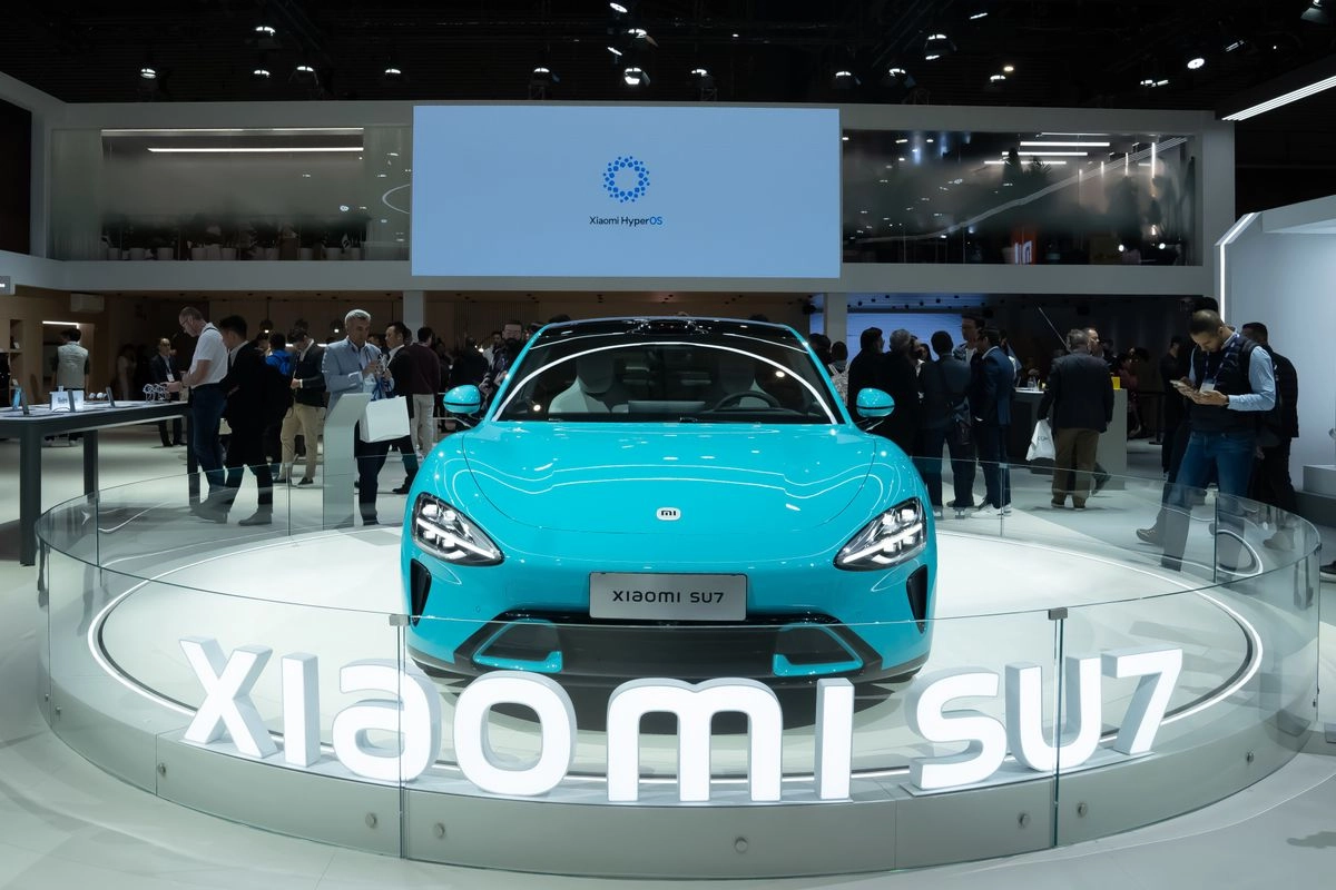 Presentación del coche Xiaomi SU7, durante la segunda jornada de la XVIII edición del Mobile World Congress, en la Fira de Barcelona.