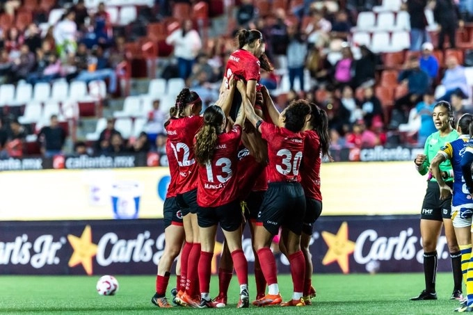 Las Xolas de Tijuana remontaron el marcador y golearon 6-1 al Atlético de San Luis, con lo que lograron ubicarse en zona de liguilla. Foto @XolosFemenil