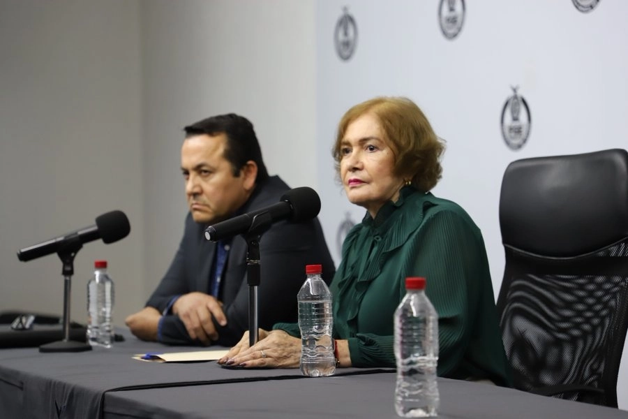 La fiscal de Sinaloa, Sara Bruna Quiñonez en la conferencia de prensa de este miércoles. Foto FGE Sinaloa