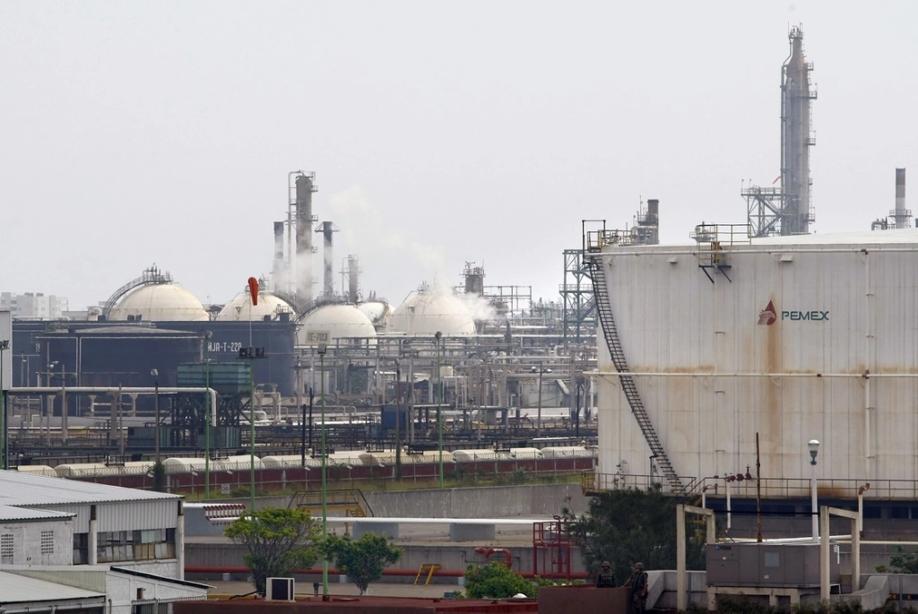La Refinería “Francisco I. Madero” de Pemex, ubicada en Ciudad Madero, Tamaulipas. Foto Marco Peláez / Archivo
