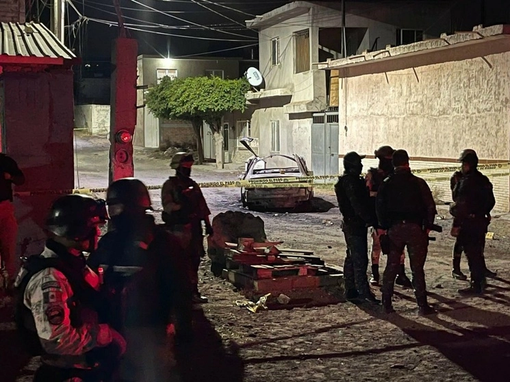 La noche de ayer jueves un coche bomba, en la carretera Celaya-Salvatierra de la comunidad El Sauz de Villaseñor, Guanajuato, estalló  dejó saldo de un elemento de la Guardia Nacional muerto. Foto Cuartoscuro 