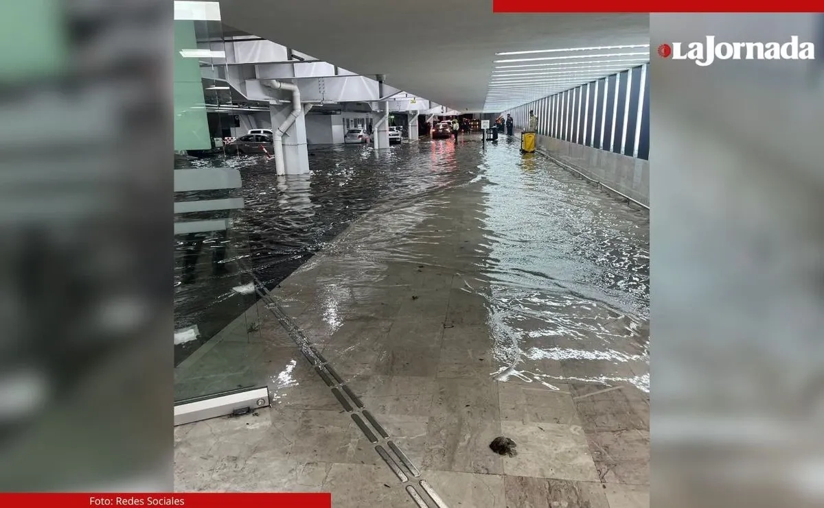 El 10 de agosto pasado, lluvias intensas provocaron inundaciones en las terminales 1y 2 del AICM. Además todos los vuelos fueron suspendidos por las condiciones climatológicas. Imagen 