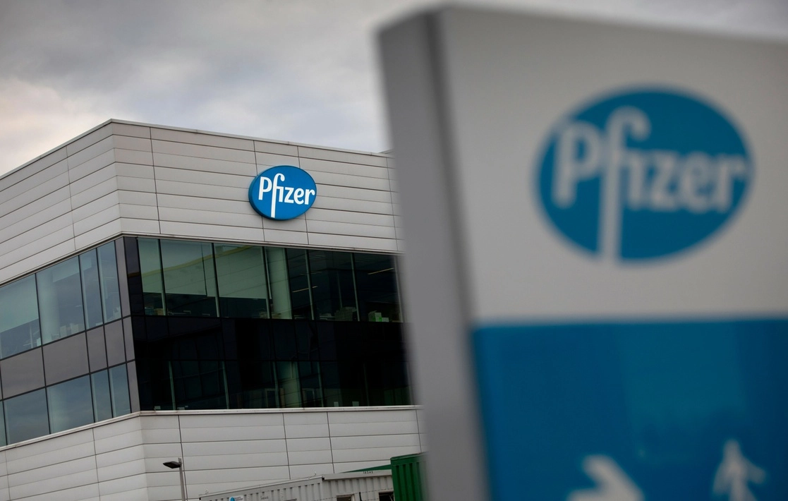 Vista de las instalaciones de Pfizer Manufacturing en Puurs, Bélgica. Pfizer y BioNTech dicen que obtuvieron el permiso de 2020 para el uso de emergencia de su vacuna Covid-19 en Gran Bretaña, la primera vacuna del mundo contra la enfermedad. Foto AP