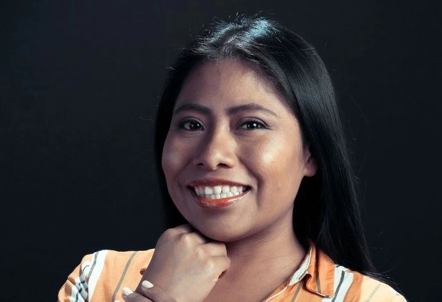 Tras su éxito en "Roma", Yalitza Aparicio ha impartido charlas en diferentes partes del mundo. Foto Afp 