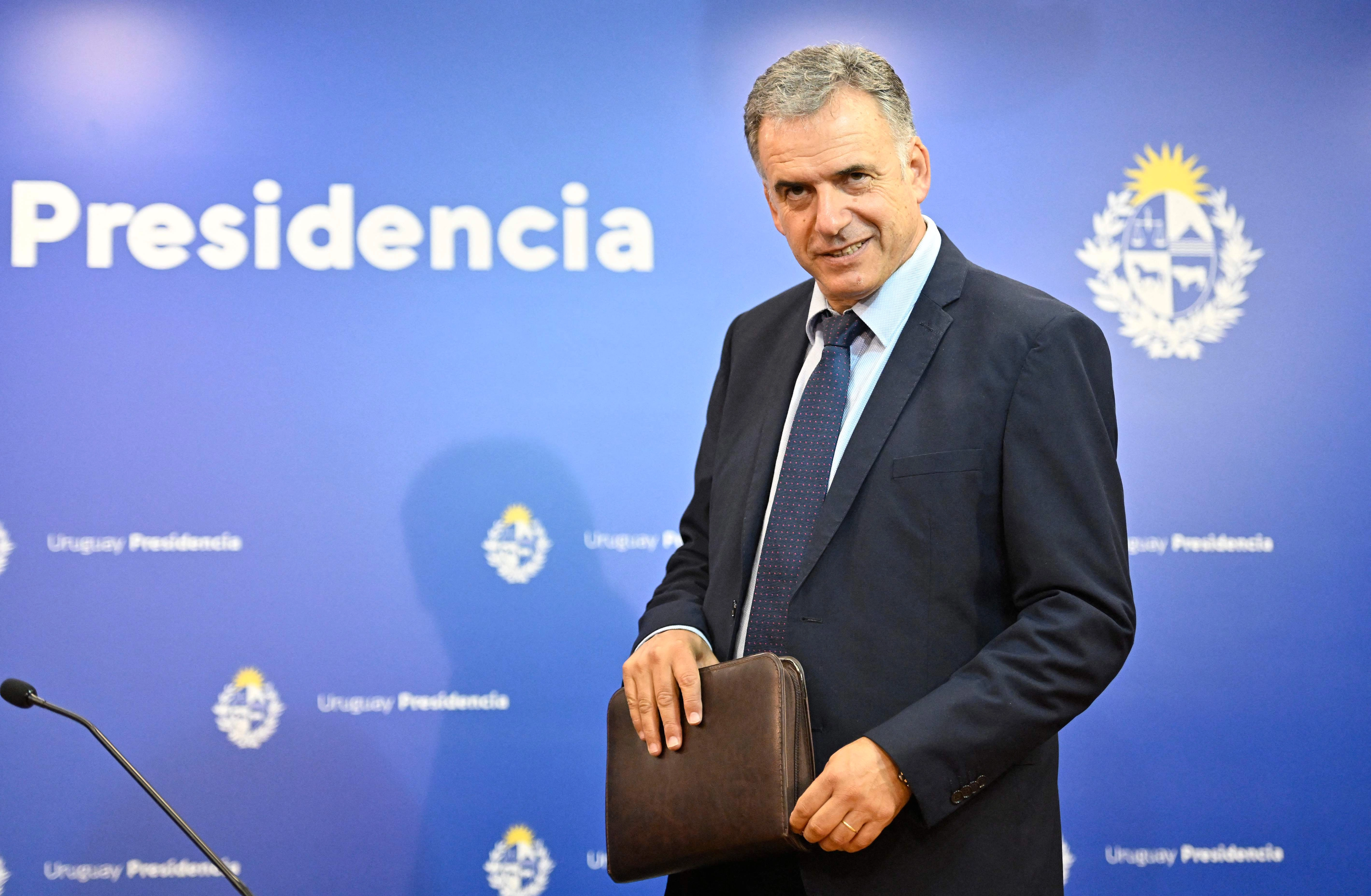 Yamandú Orsi estará al frente de Uruguay hasta el año 2030 y según una encuesta de Opción Consultores, llega al poder con un 44 por ciento de expectativas favorables. Foto 