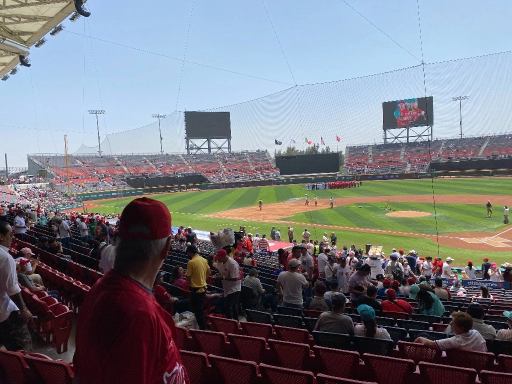 Fanáticos del beisbol de varios estados del país arribaron al estadio Alfredo Harp Helú para atestiguar el juego entre los Diablos Rojos del México y  los Yankees de NY. Foto Juan Manuel Vázquez