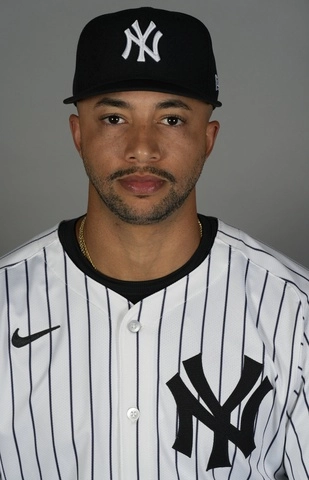 El cerrador Devin Williams, adquirido en un intercambio durante la temporada baja de Milwaukee, tenía vello en su barbilla para su foto oficial. Imagen del 18 de febrero de 2025. Foto Ap