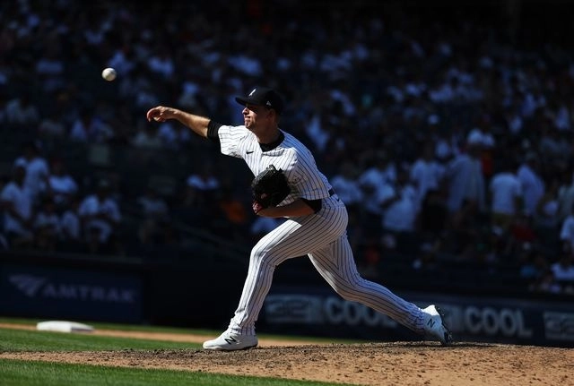 Michael King, de los Yanquis de Nueva York lanza contra los Astros de Houston. Foto Afp