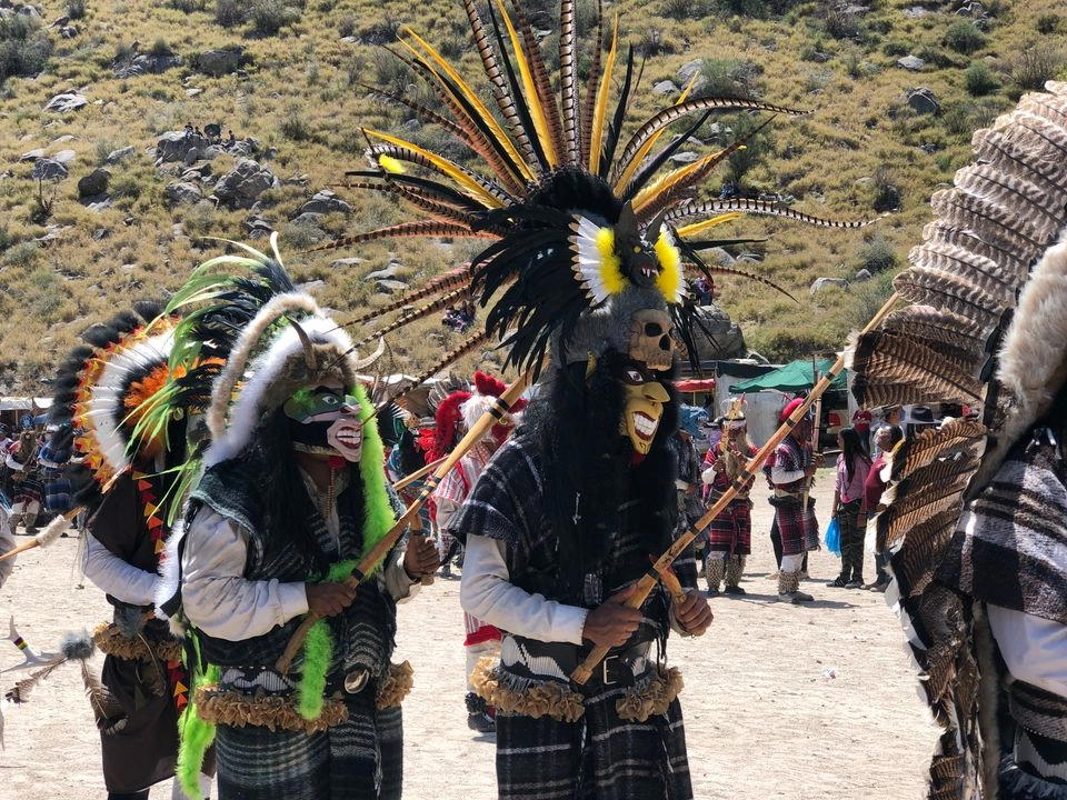 Lleno de color, máscaras y bailes, inició la cuaresma siguiendo las tradiciones marcadas por los ancestros de la etnia yaqui. Foto