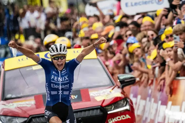 Yara Katelijn ganó la etapa de 177 kilómetros, la más larga del Tour de Francia femenil, el 26 de julio de 2023. Foto Afp 