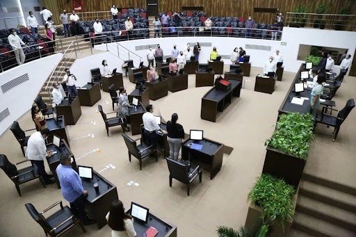 Aspectos del Congreso de Yucatán. Foto Luis Boffil