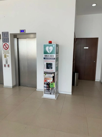 Un desfibrilador instalado en el Congreso de Yucatán. Foto Luis Boffil