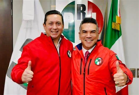 A pesar de haber firmado documentos que respaldaban el compromiso, la devolución del dinero por parte de Echazarreta Torres (izq.) tampoco se concretó.