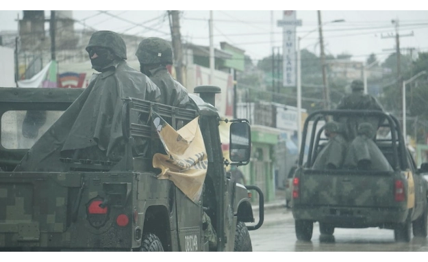 Militares en la Península de Yucatán, durante la implementación del Plan DNIII, por la tormenta tropical. Foto Fernando Eloy