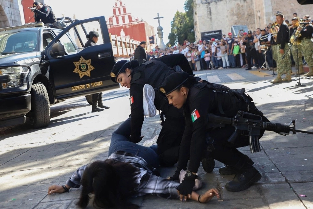 Policías de Yucatán durante el desfile cívico deportivo y militar por el 113 Aniversario del inicio de la Revolución Mexicana en Mérida, capital del estado, el 20 de noviembre de 2023. Foto Cuartoscuro
