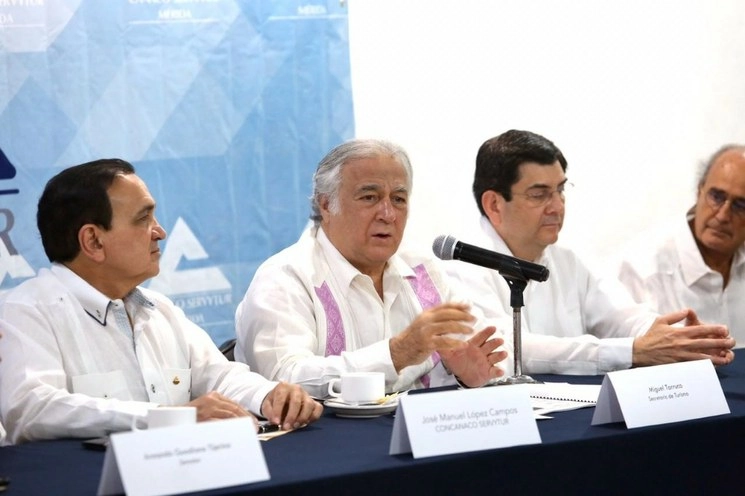 El secretario de Turismo federal, Miguel Torruco en Mérida, este sábado. Foto Canaco Mérida