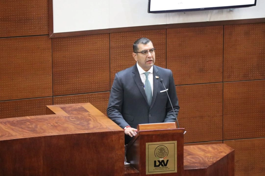 El fiscal del estado fue duramente cuestionado por diputados de los partidos del Trabajo y del Revolucionario Institucional, quienes le pidieron reconocer “la realidad que se vive en Zacatecas es de violencia y miedo constante, ante la disputa entre grupos delincuenciales”.