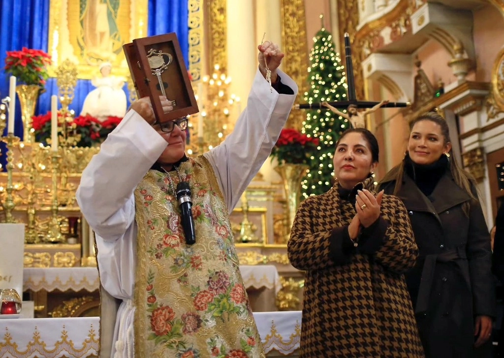 Entrega del distintivo a La Preladita en el Convento Francisco de Guadalupe, Zacatecas. Foto Alfredo Valadez