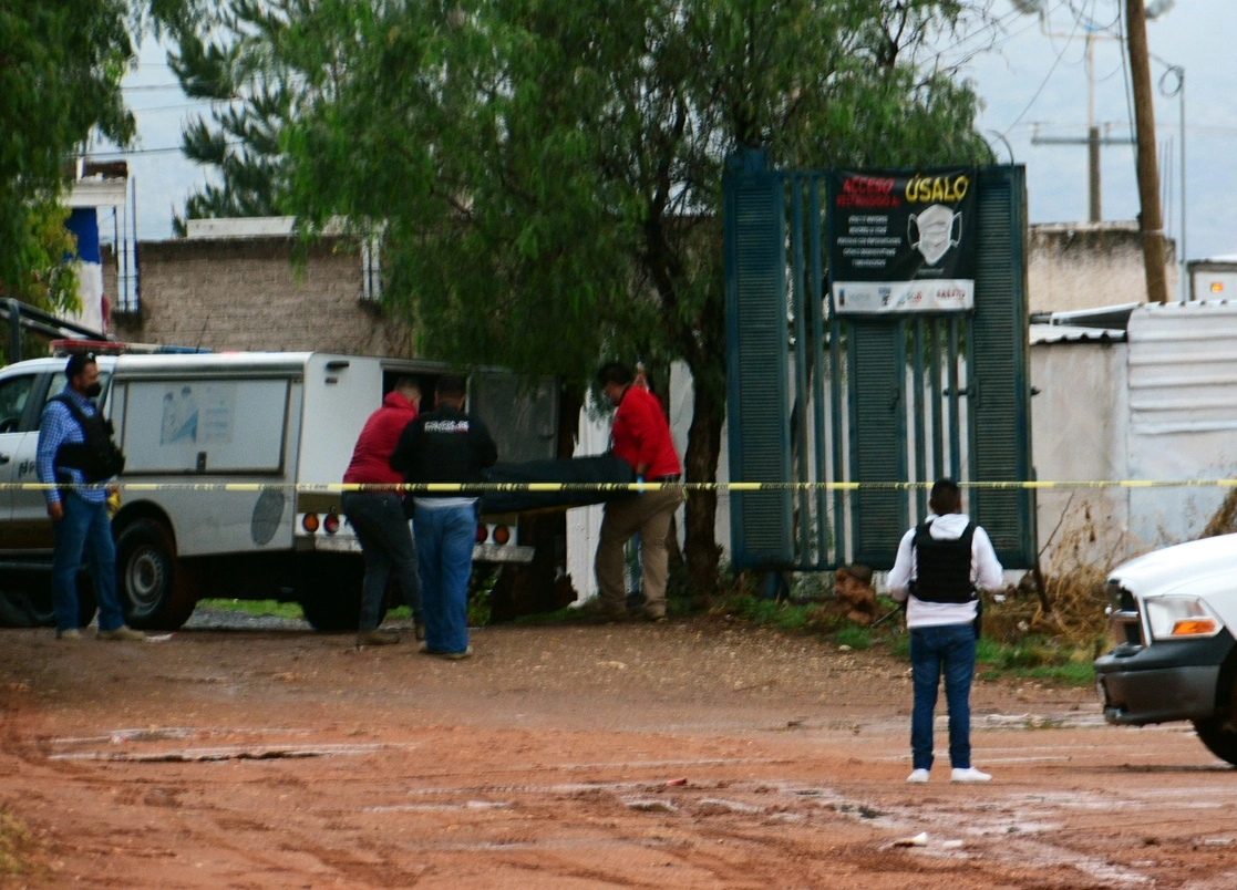 En Fresnillo, un grupo armado mató a cinco personas en un inmueble de la colonia Las Flores, el 23 de junio de 2021. Foto Alfredo Valadez
