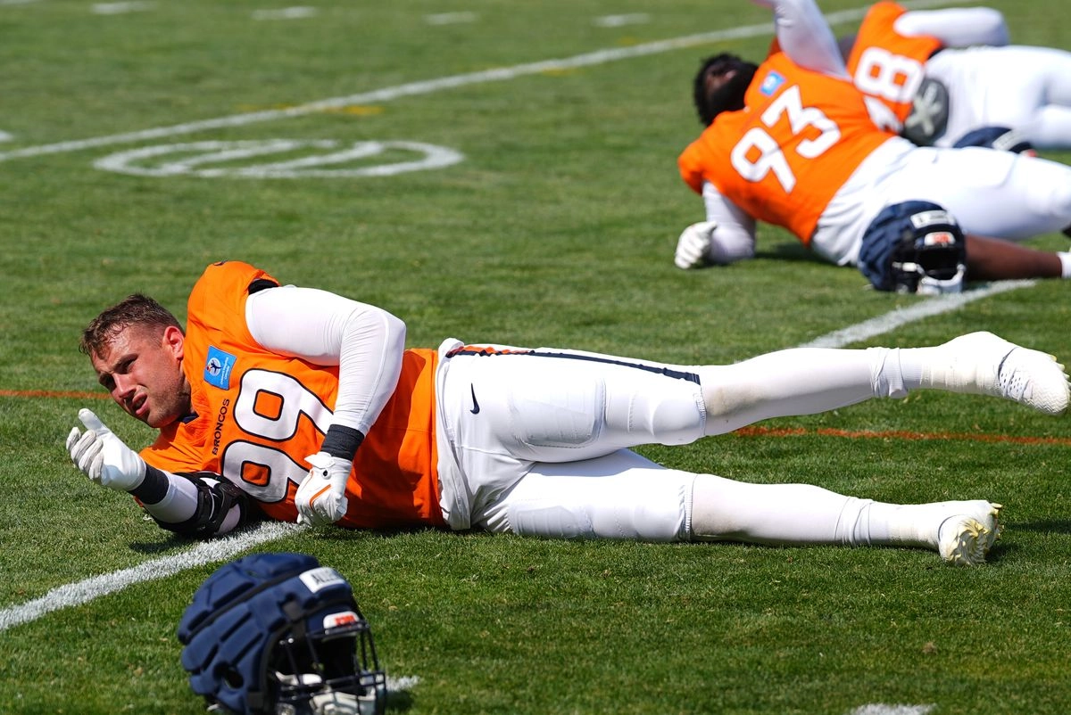 El liniero ofensivo Zach Allen se incorporó a los Broncos de Denver en 2023. Foto 