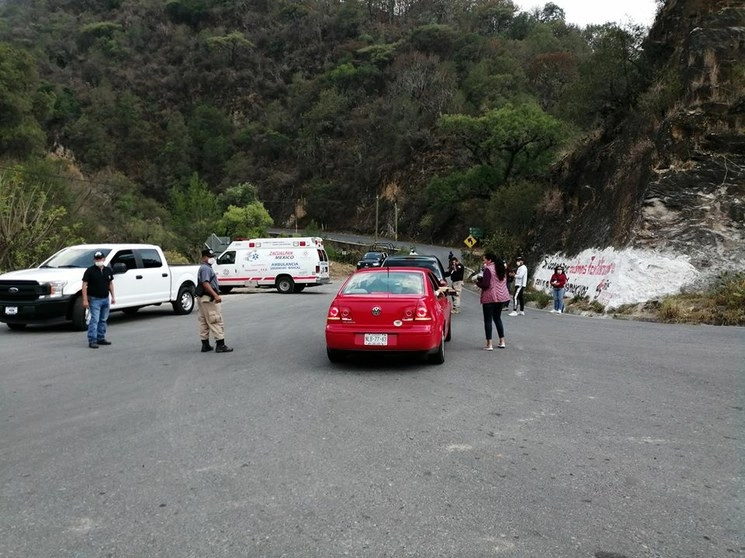 Filtro sanitario colocado en el Puente de Sabinos del municipio de Zacualpan. Foto tomada del Facebook del Ayuntamiento
