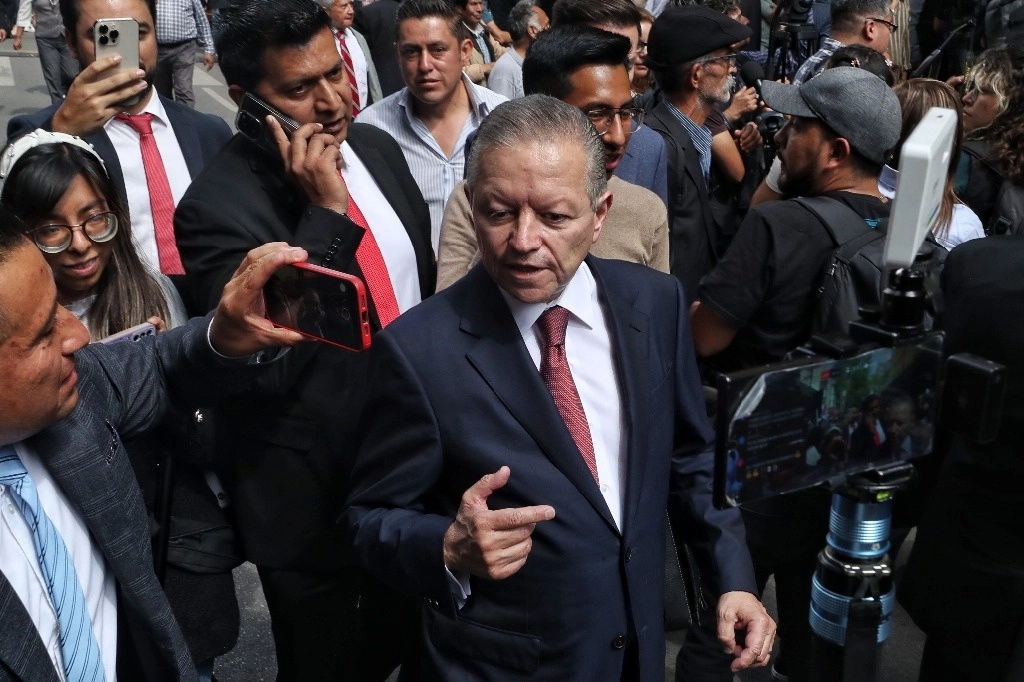 El coordinador general de Política y Gobierno de la Presidencia de México, Arturo Zaldívar Lelo de Larrea. Foto Marco Peláez / archivo 