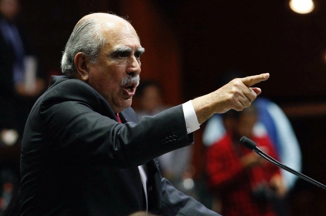 Pablo Gómez, ex legislador y actual titular de la UIF, acusó que los ex presidentes de la República han nombrado en el cargo, salvo en una ocasión, a los consejeros presidentes del entonces IFE, hoy Instituto Nacional Electoral (INE). Foto Roberto García Ortiz / Archivo