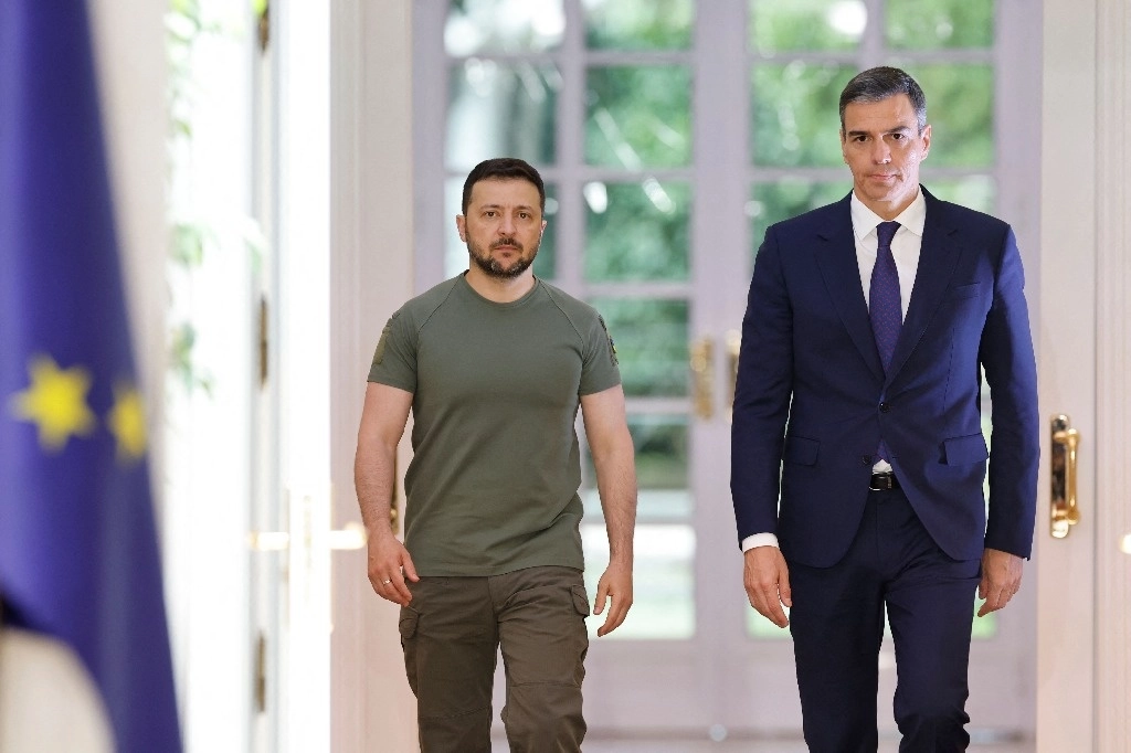 Volodymir Zelensky, presidente de Ucrania, se reunió en Madrid con Pedro Sánchez, presidente del gobierno español. Foto Afp