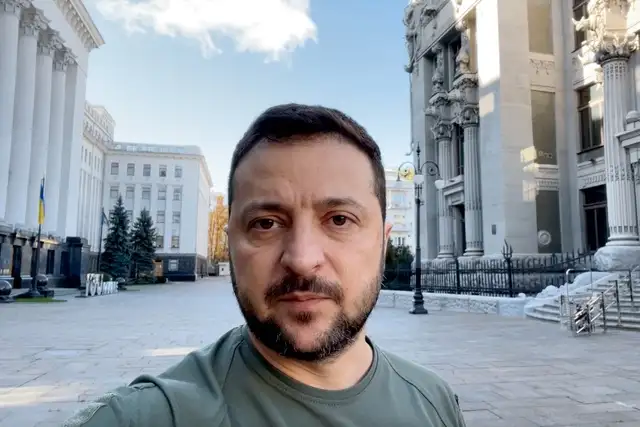 El presidente ucranio Volodimir Zelensky (en imagen de ayer) insistió este martes ante el G7 en que Vladimir Putin tiene aún medios para intensificar su ofensiva. Foto Afp 
