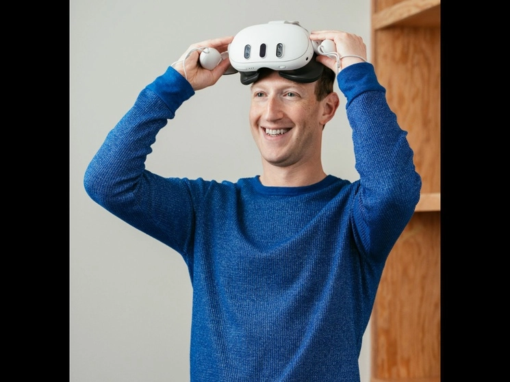 Mark Zuckerberg, presidente ejecutivo de Meta Platforms, mostró la próxima generación de visores de realidad mixta de la compañía, el Quest 3, el 1 de junio de 2023. Foto tomada del sitio de https://www.facebook.com/zuck